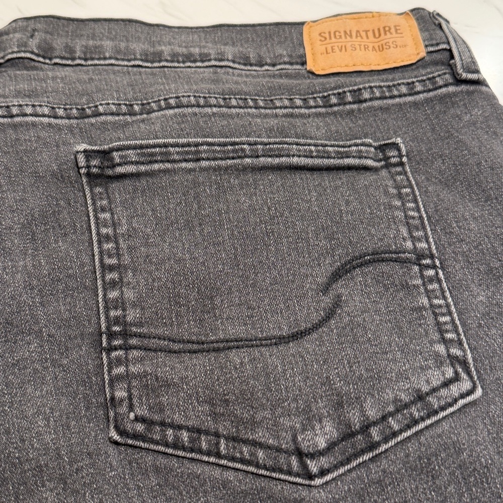 Levi’s black Heritage high rise jean shorts  size 20. 35 waist  Great condition! - Picture 7 of 7
